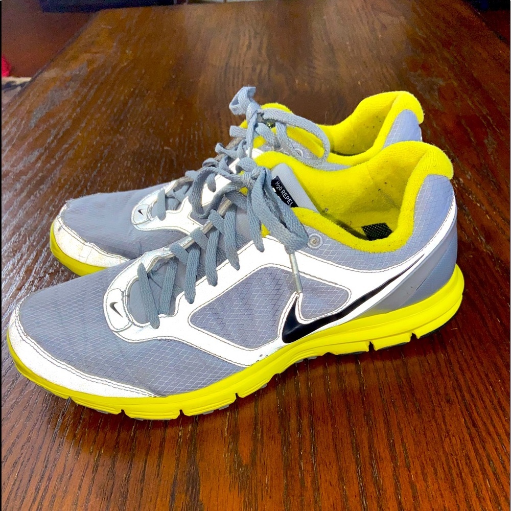 Woman’s Nike lunarfly 2 H2O repel tennis shoes